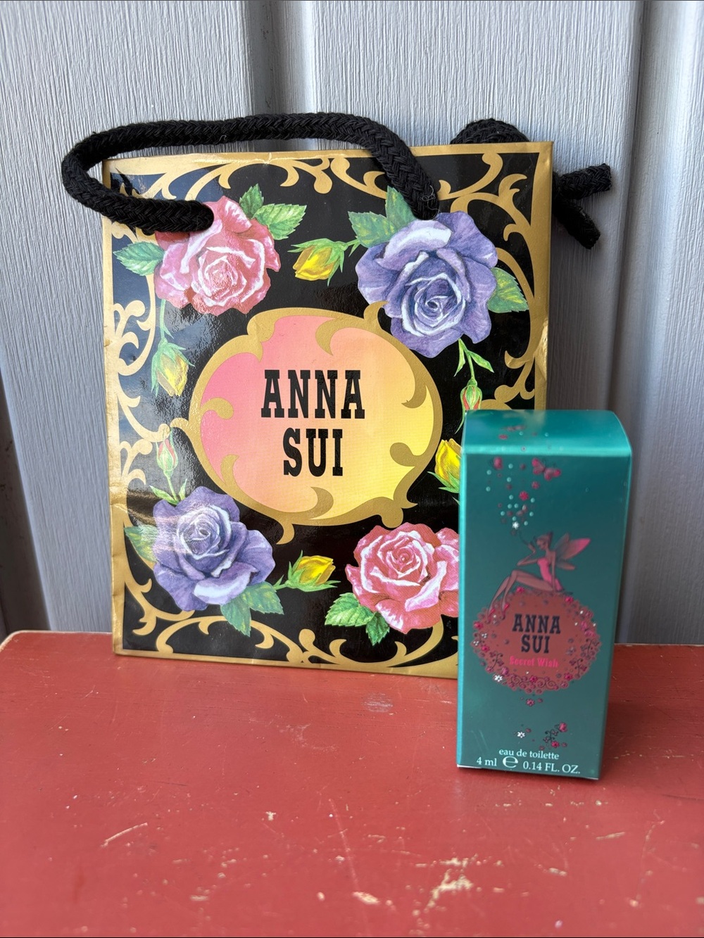 Anna Sui Secret Wish Mini Eau de Toilette with Floral Gift Bag